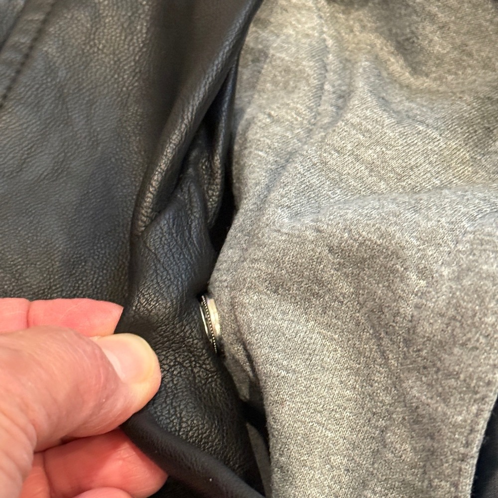 Levi Strauss & Co. Black Faux‎ Leather Moto Jacket Gray Hoodie Womens Medium NEW - Picture 9 of 16